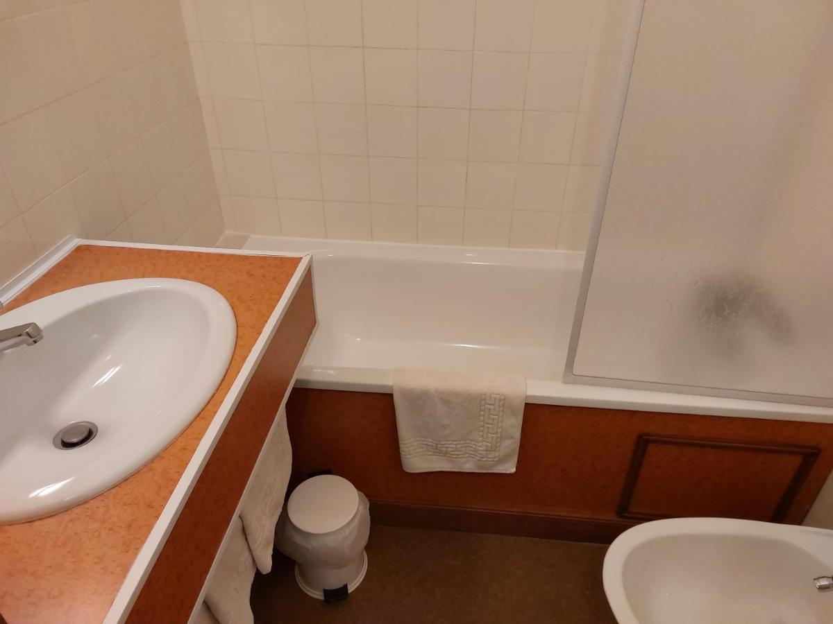 Le Magiot Hotell Montliot-et-Courcelles Eksteriør bilde