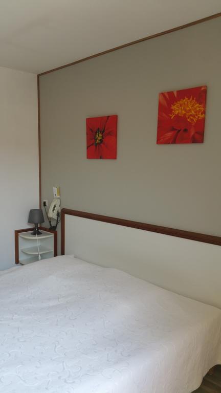 Le Magiot Hotell Montliot-et-Courcelles Rom bilde
